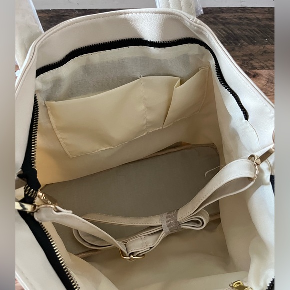 Rampage Cream Purse With Strap - Picture 3 of 7